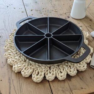 Cast Iron Mini Cake Pan with Woven Mat